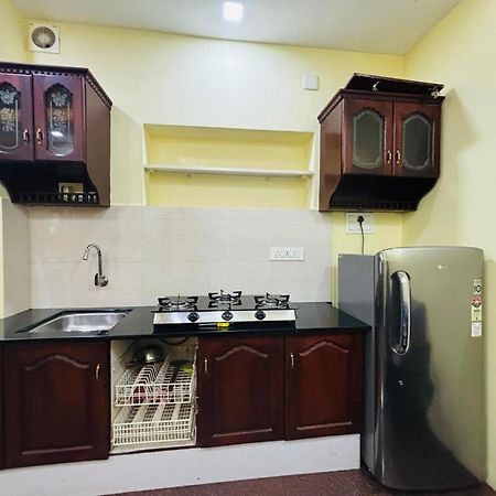 Isha Residency Hotel Kochi Bagian luar foto