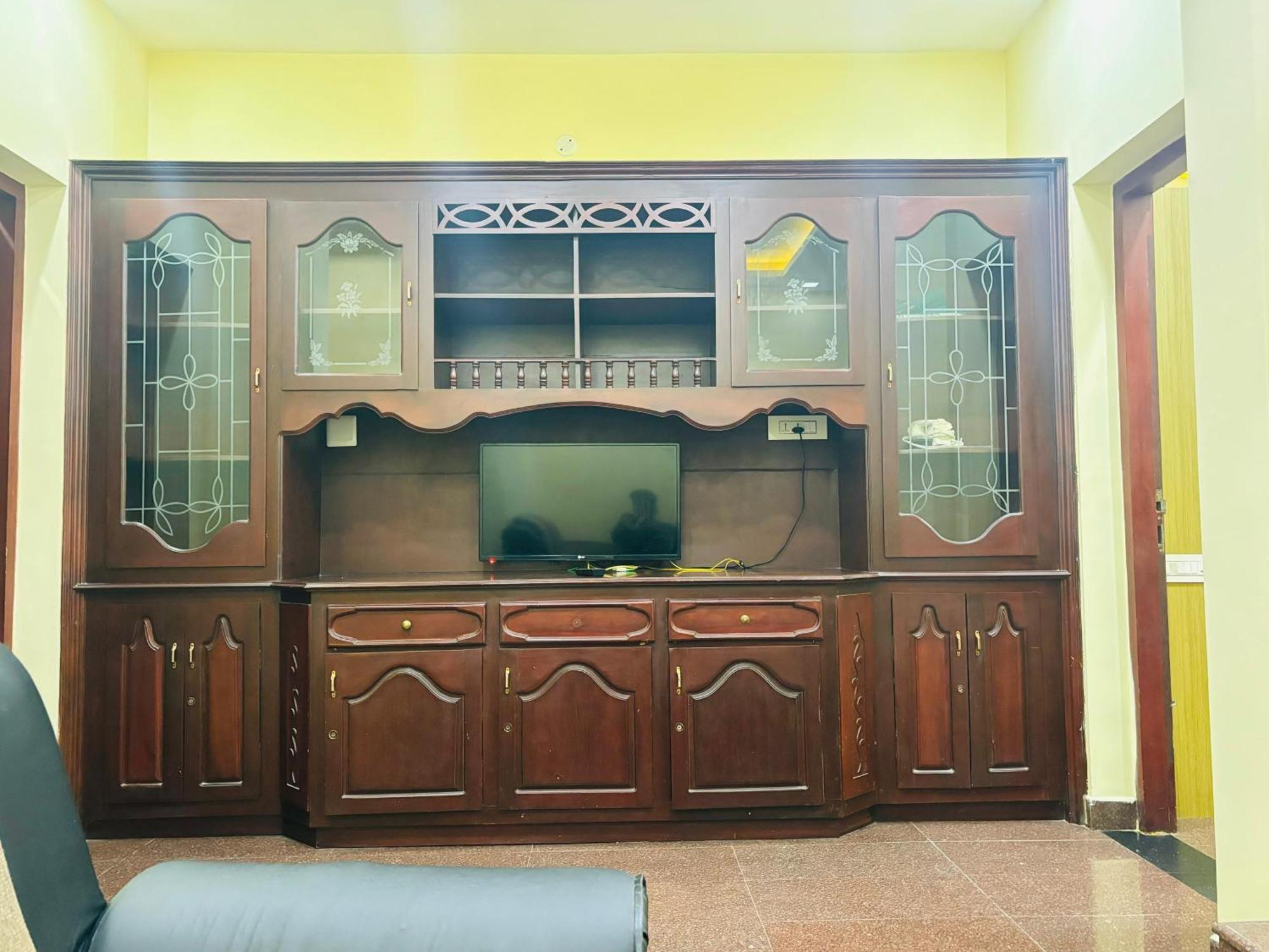 Isha Residency Hotel Kochi Bagian luar foto
